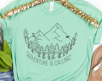 La aventura está llamando camisa, camisa de senderismo de aventura, camisa de camping al aire libre, camiseta de viaje de montaña, camiseta de campistas de la naturaleza, regalo de los amantes de la naturaleza