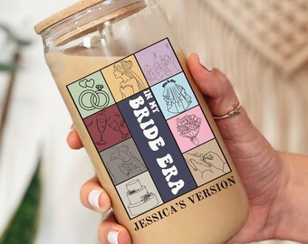 Caneca "In My Bride Era", presente personalizado para noiva, presente de noivado com nome personalizado para ela, caneca para futura noiva, copo de vidro para café "Futura Sra."