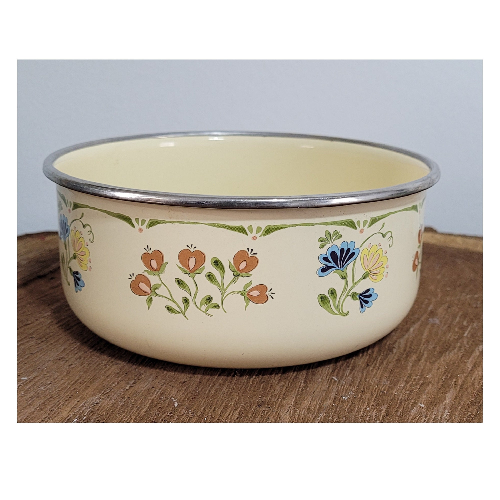 Vintage Kobe Porcelain Enamelware Mixing Bowl & Small Bowl with Lids - – In  The Vintage Kitchen Shop
