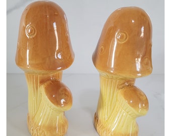 Vintage Mushroom Salt and Pepper Shakers, Ceramic Retro Mushroom Shakers, Retro Kitchen, Mushroom Kitchen, Salt Pepper Shaker Collection