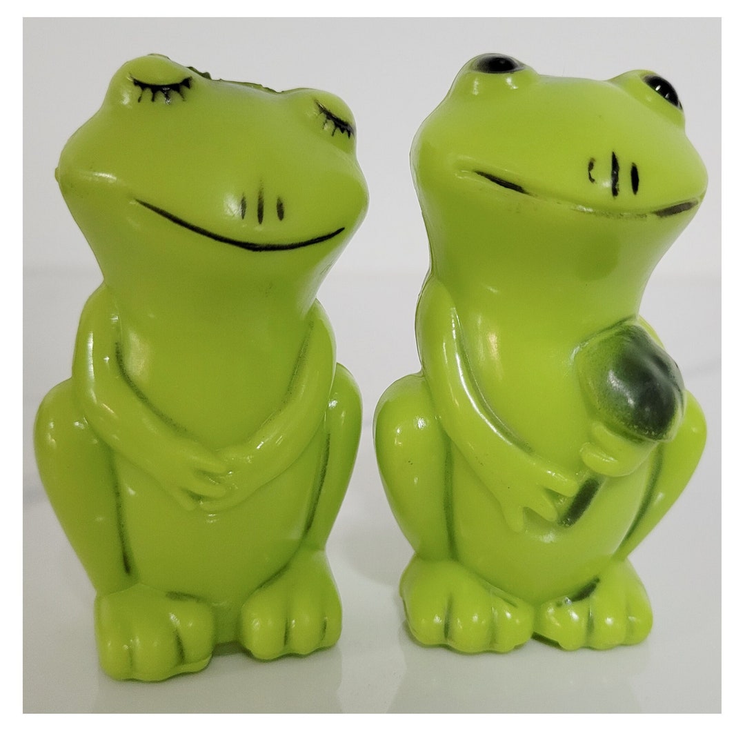 Vintage Frog Salt & Pepper Shakers, Hard Plastic Bright Green