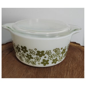 Vintage Pyrex, Avacodo Flowers Pyrex 1 1/2 Qt Casserole with Clear Lid, Spring Blossom Green