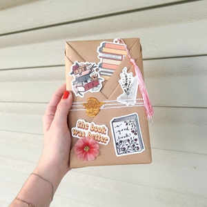 Blind Date with a Book - Bookish Gifts - Reader - Book Lover Gifts - Romance Book - Romantasy Sci Fi Spicy Fantasy Fiction - Cute Gift Idea