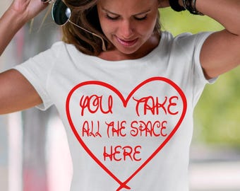 Camiseta "Toma todo el espacio aquí", camiseta de corazón, corazón de San Valentín, camiseta de San Valentín de Disney, camiseta de San Valentín, camiseta de fuente de Disney