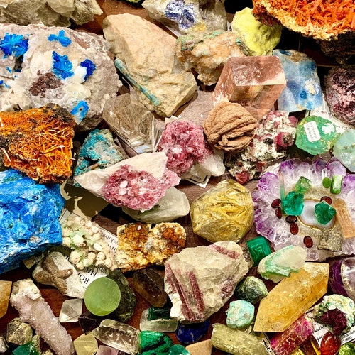 自立型水晶クラスター アーカンソー産透明水晶 マトリックス上の