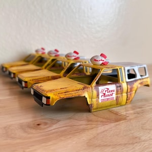 Axial SCX30 ピンチドトヨタボディ | 1/30スケール | 3Dプリントクローラーシェル | ビッグタイヤ対応 | ピザプラネットステッカー