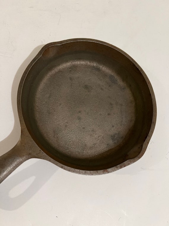 Vintage No. 3 5D Small Cast Iron Skillet 6 1/2 With Heat Ring Nice Little  Pan
