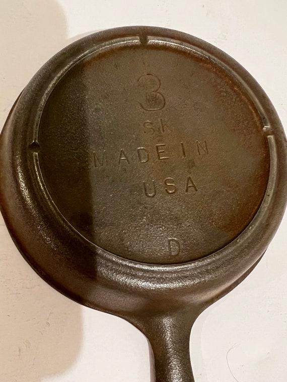 vintage Lodge #12 cast iron skillet 3 notch SK D made in U.S.A.