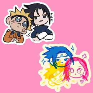 Puede incluir: Tres personajes de dibujos animados del anime Naruto. Los personajes son Naruto, Sasuke y Sakura. Naruto es amarillo con el pelo de punta, Sasuke es azul con el pelo de punta y Sakura es rosa con el pelo largo. Los personajes están dibujados en un estilo sencillo con contornos negros.