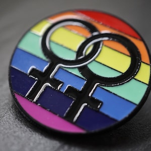 LGBTQ großer runder PIN mit Frauenzeichen Lesben zum Anstecken (mit Sticker & Karte) von Sunje®