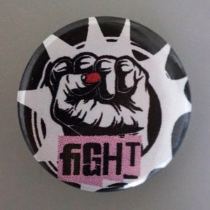 5x Button Fight Kampf Button Anstecker Badge Pin plakette, Abzeichen, Nadel, Emblem Accessoire pride rainbow + 1 x Gender Postkarte © Sunje®