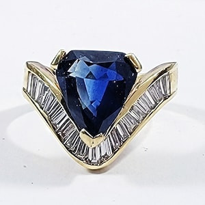 RAREST Estate 5.59 ct. TW Triangular Modified Brilliant-Cut Natural Sapphire/Diamond/18kt Ring!