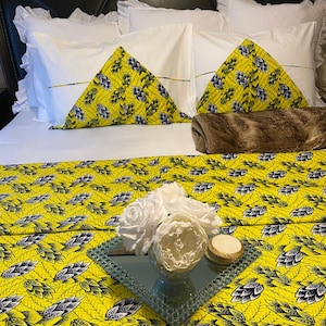 African Fabric 3-Piece Queen Set (1 Duvet Cover and 2 Pillowcases) Hidden Button Closure