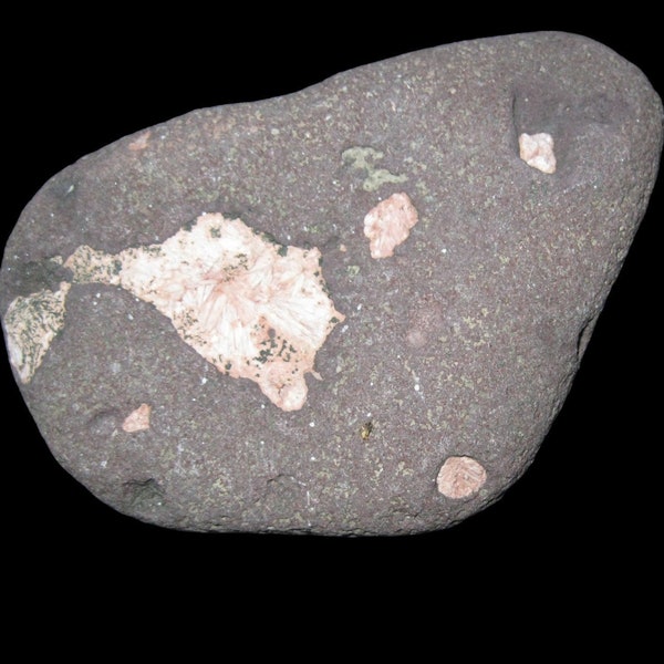 Zeolite Crystals in Basalt from Lake Superior