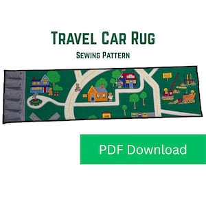 Może przedstawiać: Zielony wzór do szycia dywanu samochodowego z motywem mapy drogowej. Dywan przedstawia domy, drzewa i pojazdy budowlane. Tekst na dywanie brzmi "Travel Car Rug Sewing Pattern" i "PDF Download".