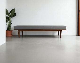 Banco tapizado, madera maciza de haya con cojín gris, tamaño personalizado.