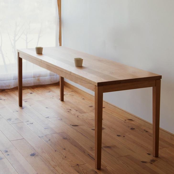Scrivania minimalista in legno massello di faggio: tavolo da studio moderno
