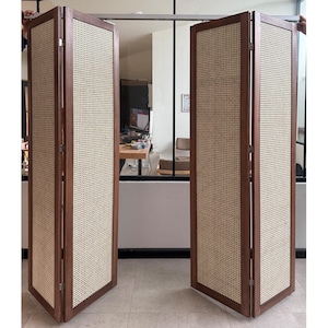 Rattan-Türfüllung, Gurtband-Bi-Fold-Tür, Cane-Falttür, Massivholz, Sondergröße, Schranktür