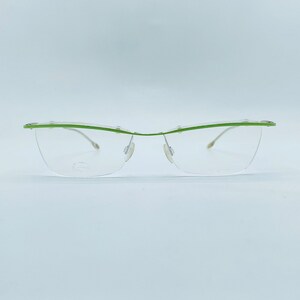 KRIZIA Mod. 057 211 / Années 80 / Lunettes de vue oeil de chat vintage sans monture en titane vert / Montures pour femme / Fabriqué en Allemagne / NOS