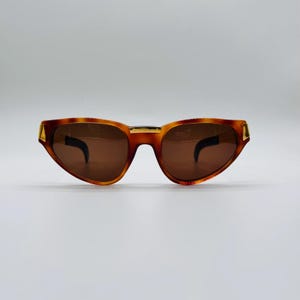 Gianfranco FERRE Mod. GFF 18 80s , vintage tortoise and gold cat eye unique sunglasses , NOS , women frames