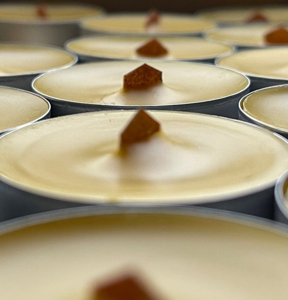 Hand Poured Beeswax Candle with Crackling Wood Wick – Natural Honey Scented Candle