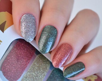 Glitzy Christmas Nail Polish Wraps
