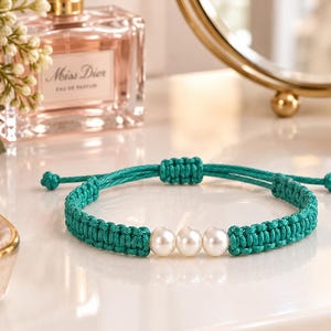 Handmade Macramé Bracelet with Pearl Beads (PDF) DIY