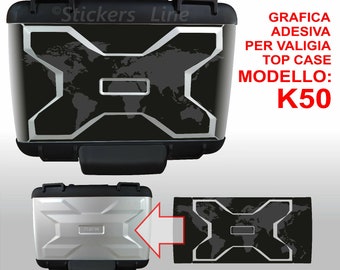 Op de afbeelding: Een zwarte en grijze wereldkaart sticker voor een motorfiets topcase. De sticker is ontworpen voor een BMW R1200GS LC of R1250GS topcase. De sticker is gelabeld "GRAFICA ADESIVA PER VALIGIA TOP CASE MODELLO: K50".