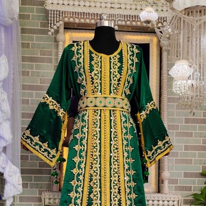 Dark Green Moroccan Takchita Dress: Embroidered Kaftan with Hijab