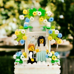 A flowery brick wedding arch, ideal for cake topper or decoration, "La Boho" by Les Portraits de Felie