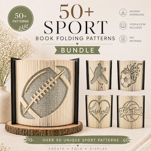 Könnte beinhalten: Ein Bundle mit Buchfaltmustern zum Thema Sport. Das Bild zeigt gefaltete Buchkunst mit Designs von Football, Eishockeyspieler, Fußball, Baseballherz und Basketball. Der Text lautet "50+ SPORT BUCHFALTUNGSMUSTER BUNDLE". Muster in 21cm & 23cm enthalten.