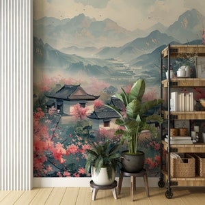 Carta da parati con montagne cinesi, fiori di ciliegio paesaggistici, giardino di un villaggio giapponese con alberi rosa, carta da parati con arte asiatica in stile chinoiserie