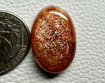 Golden Flashy Sunstone cabochon: natuurlijke ovale edelsteen, 26 krt