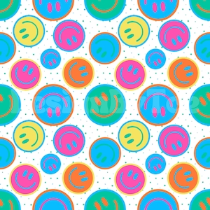 Puede incluir: Un patrón repetido de caras sonrientes coloridas sobre un fondo blanco. Las caras sonrientes son de varios colores, incluyendo amarillo, rosa, naranja, azul y verde, con un contorno azul. Pequeños puntos verdes están dispersos alrededor de las caras sonrientes.