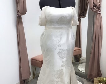 Minimalist Wedding Dress Halter Neckline/ Gathered on Waist 100