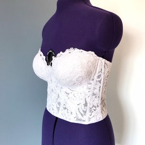 Stunning White Wedding Corset Push-Up Cups for Bridal Confidence White bustier with push-up cups Bridal gown and separate Martina