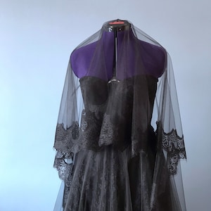 Black wedding veil with lace applique, tulle veil Spanish veil