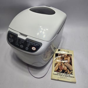 Regal Kitchen Pro K6725 Bread Maker  (Mint, Light Used ) w/Manual - QUALITY