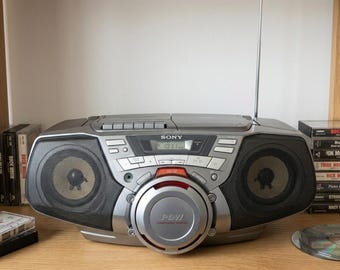 Sony Cfd-G30 Stereo Ghettoblaster CD Kassette AM/FM Radio Tieftöner getestet - laut!