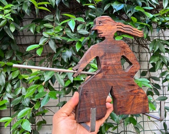 Aikido sensei katana stand: Root Oak Sword Wall Mount