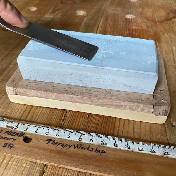 Cretan Whetstone: 695 gr Novaculite Oilstone Knife Sharpener