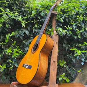 demountable guitar stand, wooden guitar stand, solid wood instrument stand, wooden floor stand