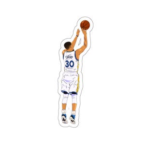 Puede incluir: Una pegatina con una ilustración de dibujos animados de un jugador de baloncesto con una camiseta blanca con detalles azules y amarillos, lanzando una pelota de baloncesto. La camiseta tiene el nombre "Curry" y el número "30" en la espalda.