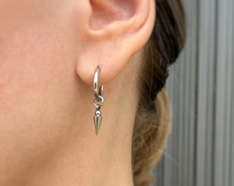 Pendientes colgantes de aro de acero quirúrgico con forma de pincho, estilo grunge.