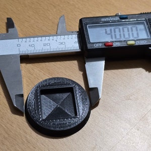 Adaptapods square to round: 20mm square to 40mm round base adapter for miniature games / wargaming / rank & flank