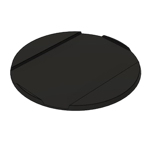 Puede incluir: Un disco circular negro que presenta dos canales empotrados paralelos que atraviesan la superficie, creando una apariencia segmentada. El objeto tiene un acabado mate liso y un perfil plano, con bordes limpios y definidos en todo el perímetro.