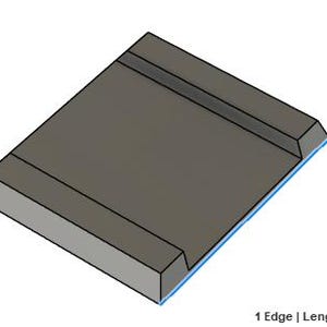 Pode incluir: Um objeto retangular cinza com uma contorno azul e duas seções elevadas. O texto na parte inferior diz "1 Edge | Length: 60.00 mm".