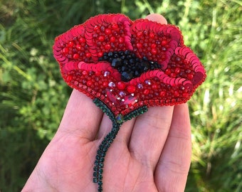 Broche de amapola hecho a mano, prendedor de amapola roja, joyería floral, prendedor de decoración floral, flor de amapola con cuentas, regalo para mamá y niñas