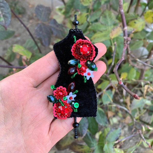 Handmade Mannequin Brooch , Embroidered Flower Model Pin, Rehearsal Dummy Brooch, Red Mannequin Jewelry, Unique Gift For Women,Christmas Pin