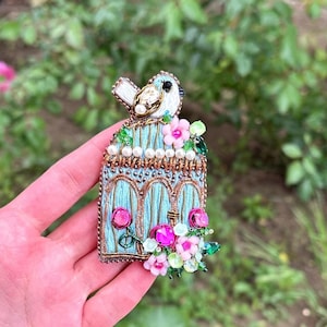 Handmade Caged Bird Brooch, Beaded Pin, Handmade Beaded Bird Brooch – Bird in Cage Pin, Animal Lover Gift, Unique Beadwork Jewelry